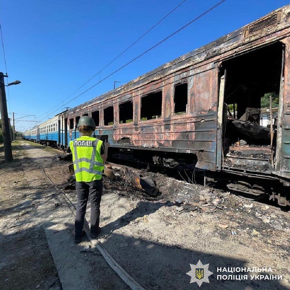 Минулої доби ворог обстріляв на Харківщині електропотяг з пасажирами та здійснив ще чимало терористичних злочинів - фото 10