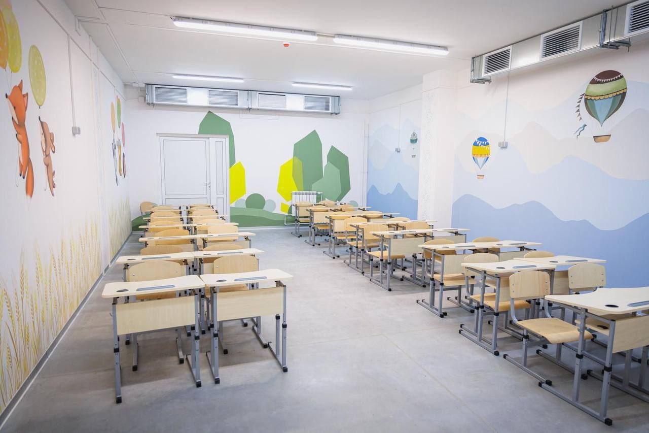 Олег Синєгубов відвідав Зміївську громаду: оглянули будівництво підземної школи, житло для ВПО та комунальні об’єкти - фото 2