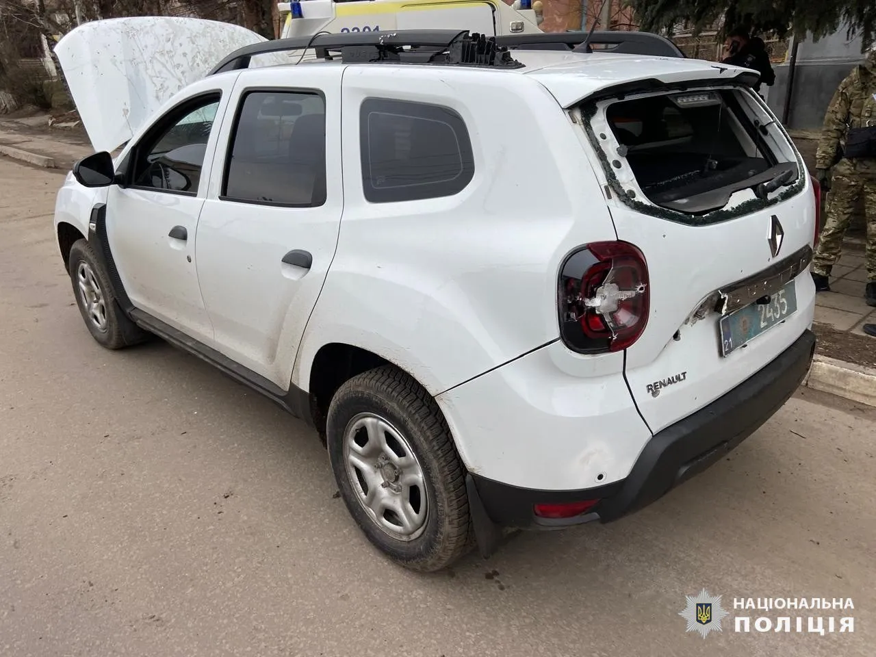 Фото: Поліція Харківської області Ворожий дрон влучив у службовий автомобіль на Куп'янщині: постраждали двоє поліцейських на порталі Gromada Group