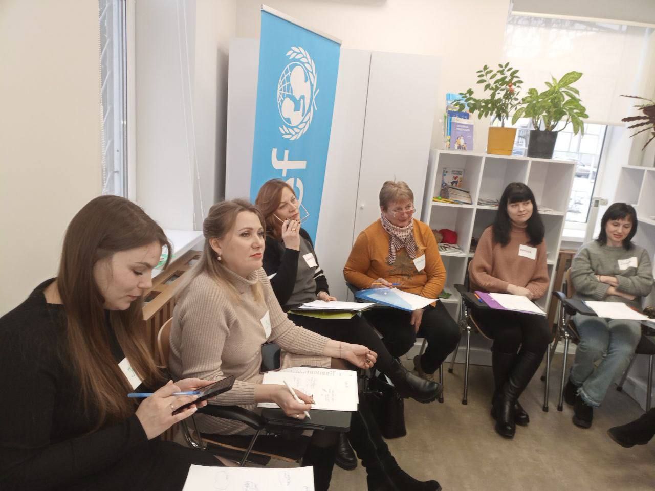 Фото: Лариса ЛІВЕРЕЦЬ Соціальні працівники Кегичівської громади створювали карту перенаправлень на порталі Gromada Group