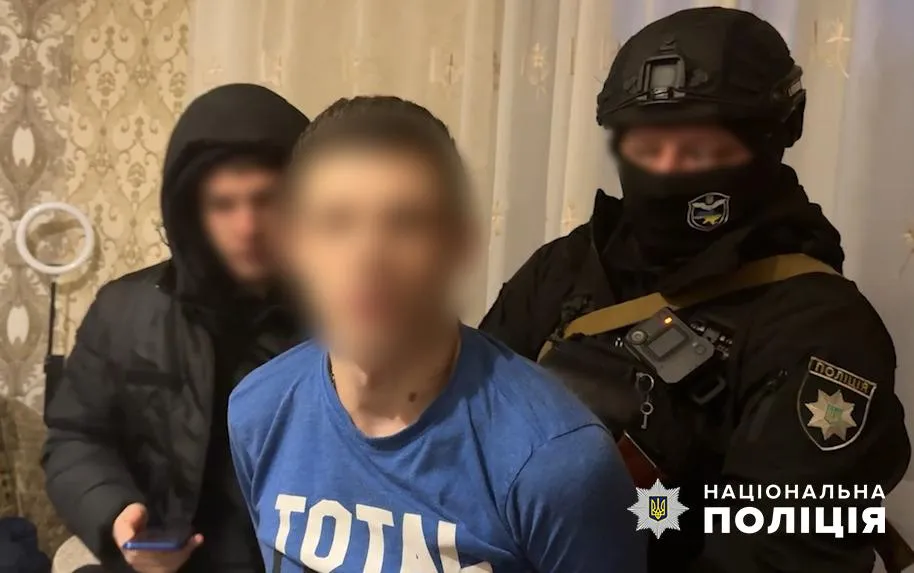 Фото: Національна поліція Привласнили 2,5 млн грн донатів на ЗСУ: Нацполіція викрила групу шахраїв, які видавали себе за військових на порталі Gromada Group