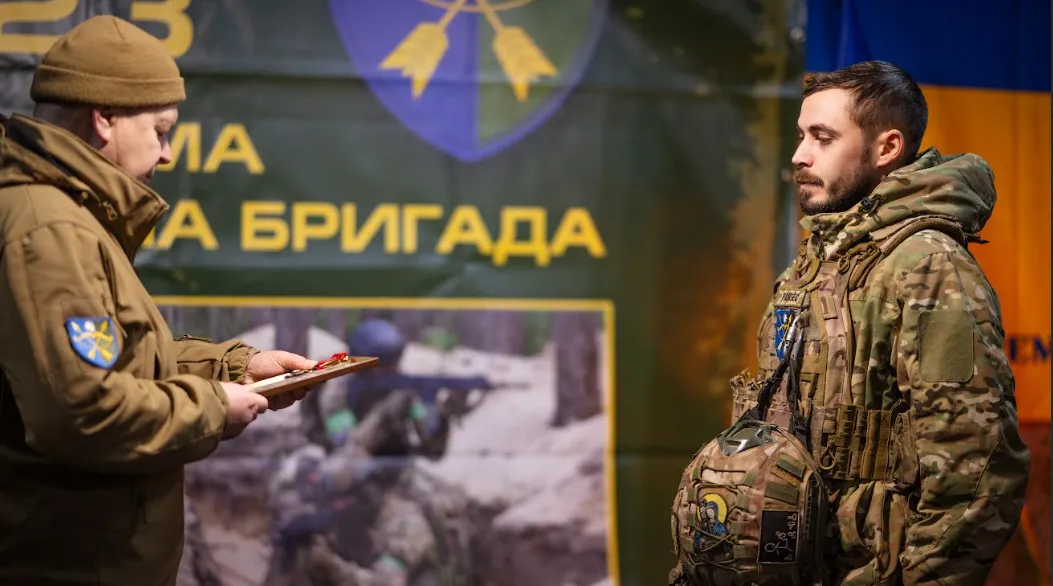 Фото Харківського ОТЦК та СП Захисник із Богодухівщини відзначений почесним нагрудним знаком Головнокомандувача Збройних Сил України на порталі Gromada Group