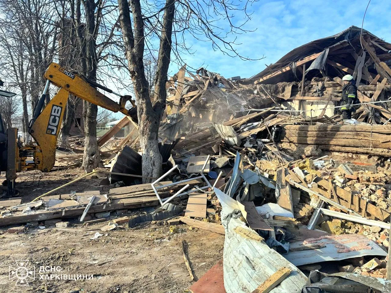 Фото: ДСНС Росіяни скинули авіабомбу на центр Золочева: на порталі Gromada Group