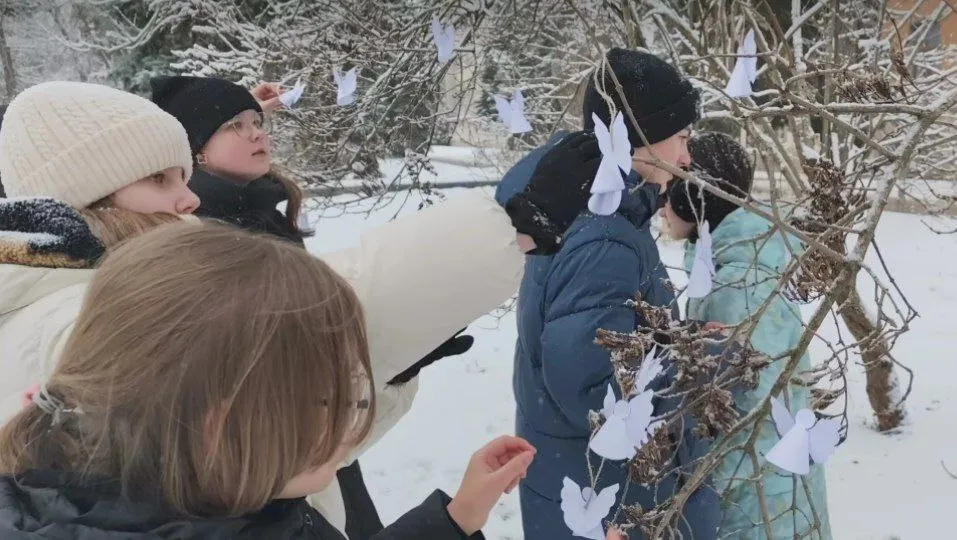 Фото-скрін: Нововодолазький селищний будинок культури Нововодолазькі діти вшановують пам’ять Героїв Небесної Сотні на порталі Gromada Group