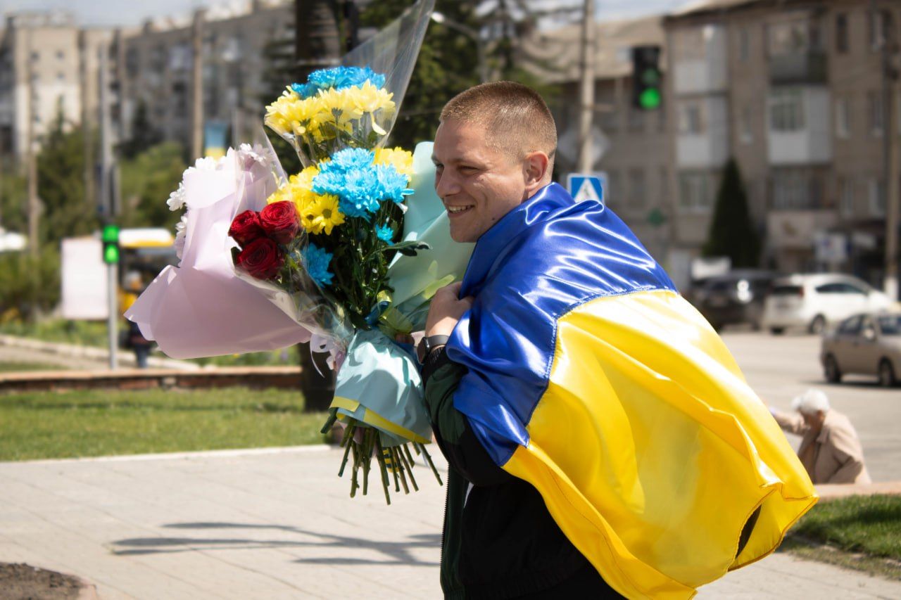 Захисник Станіслав Ребрик з Нової Гусарівки повернувся після трирічного полону на порталі Gromada Group