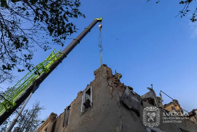 Фото: Харківська ОВА Наслідки ранкового влучання російського КАБа в Харкові: дев'ять поранених і один загиблий на порталі Gromada Group