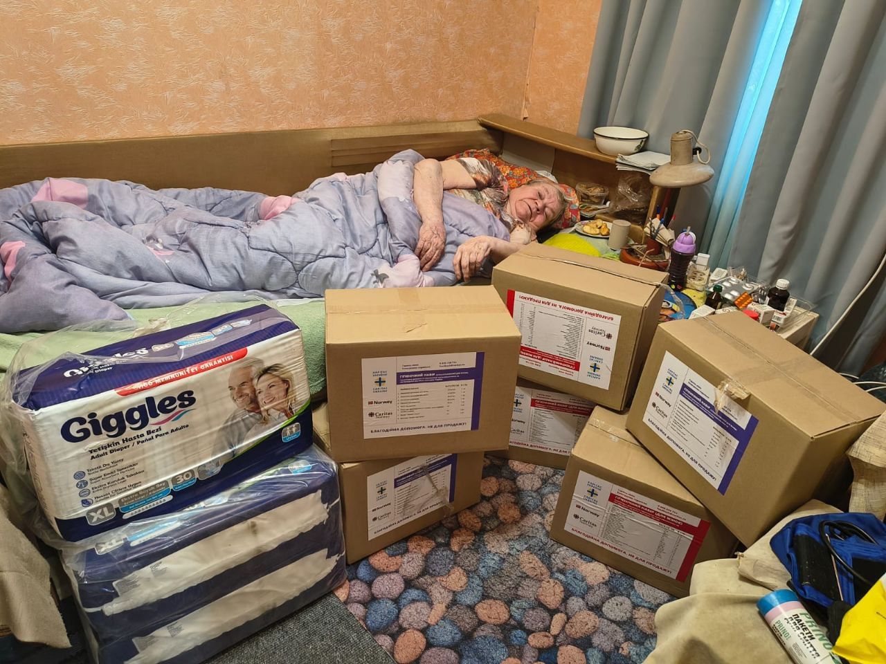 Фото: Липецька адміністрація Мешканцям Липецької громади з обмеженою мобільністю передали гуманітарну допомогу на порталі Gromada Group