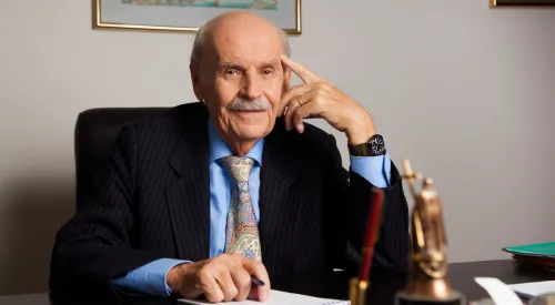 Професор Гаврилишин був радником першого Президента України, чотирьох голів Верховної Ради та трьох Прем’єр-міністрів, активно долучався до розбудови української державності, формуючи ефективні інституції та просуваючи ідеї відповідального лідерства. У 1991 році Богдан Гаврилишин стає співголовою Консультативно-дорадчої ради при Президії Верховної Ради України – органу, який протягом наступних семи років сприяє появі України як незалежної держави на європейській та світовій мапі.