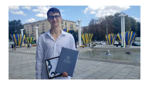 Випускника Слобожанського ліцею Данііла Пуляєва відзначили за 200 балів на НМТ з української мови на порталі Gromada Group