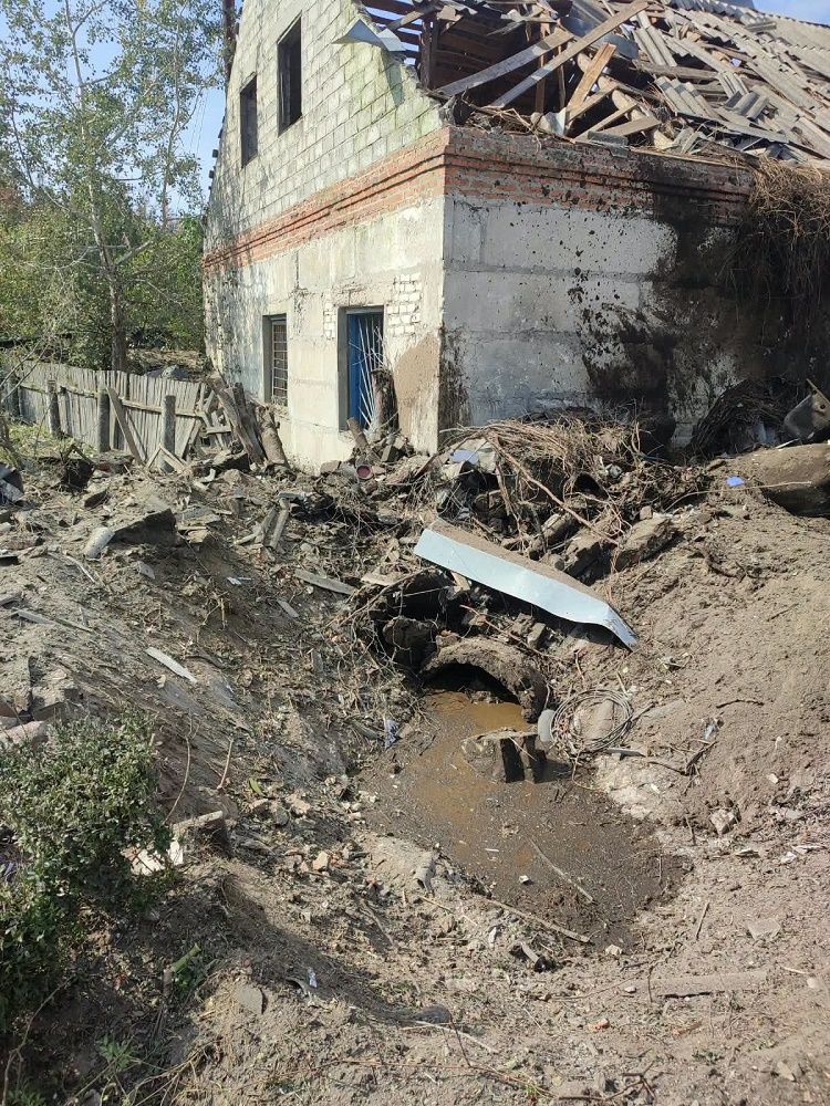 Минулої доби ворог обстріляв 13 мирних населених пунктів Харківщини, є поранені - фото 3