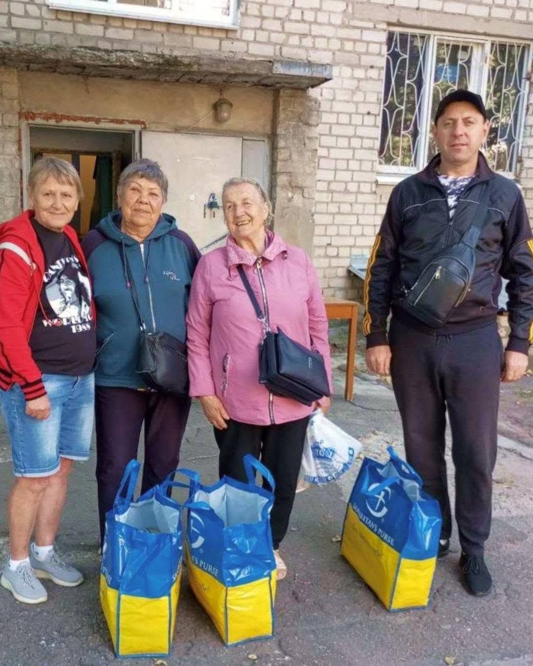 150 родин людей 75+ із Липецької громади отримали продуктові сумки від ГО «Спільна справа для людей» - фото 1