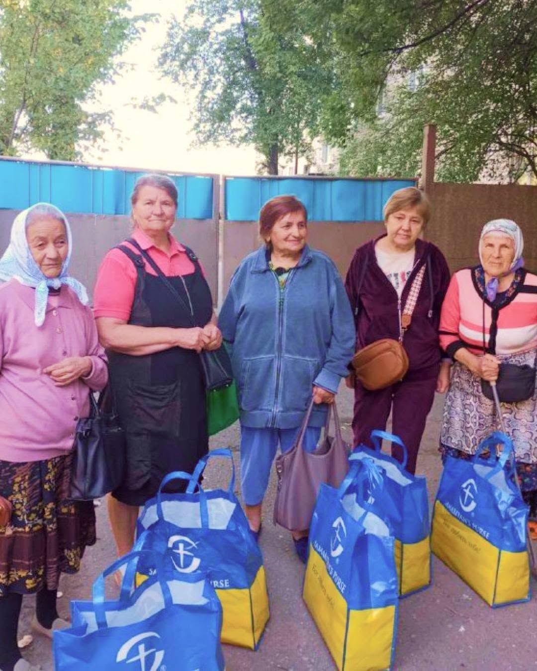 150 родин людей 75+ із Липецької громади отримали продуктові сумки від ГО «Спільна справа для людей» - фото 4
