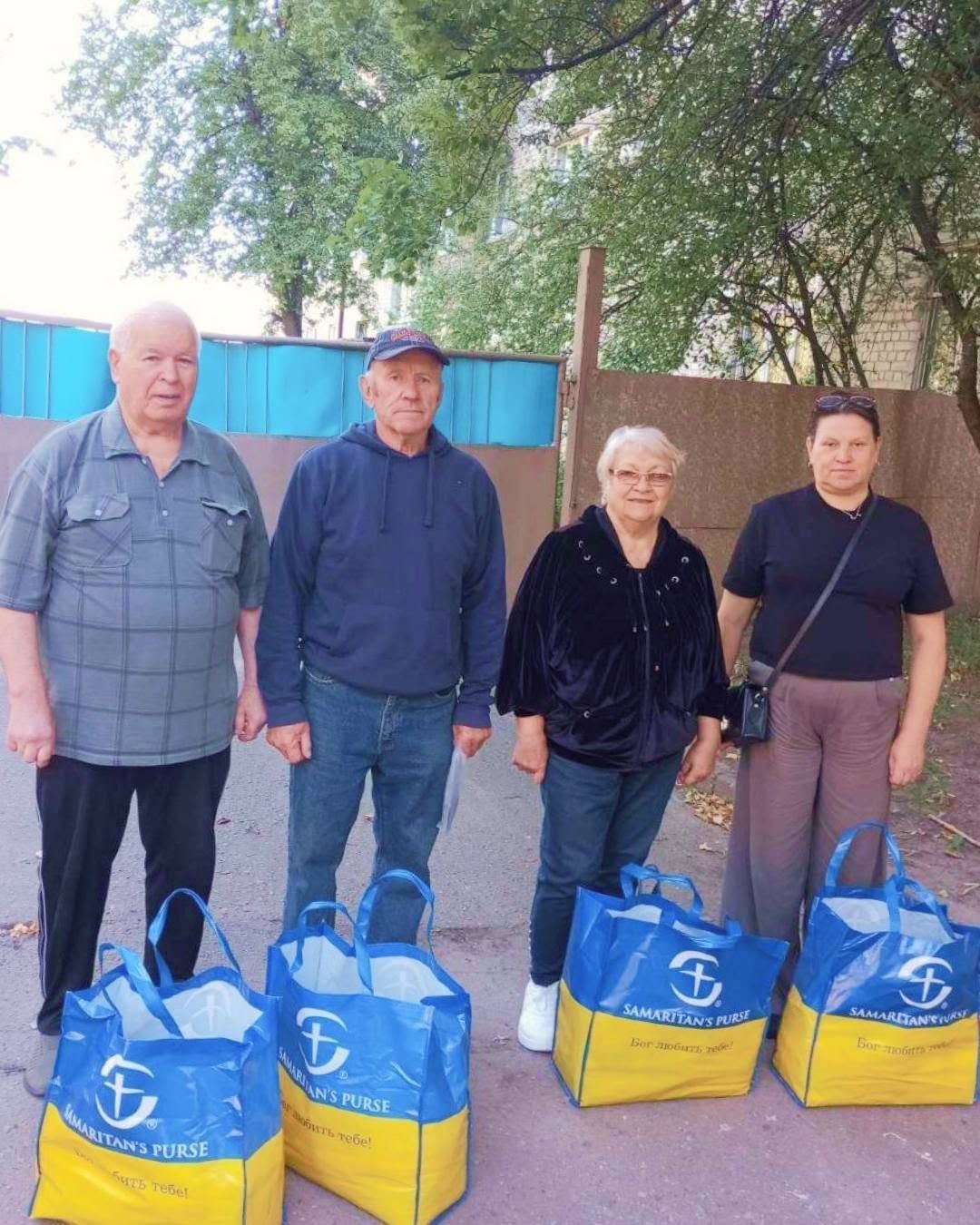 150 родин людей 75+ із Липецької громади отримали продуктові сумки від ГО «Спільна справа для людей» - фото 5