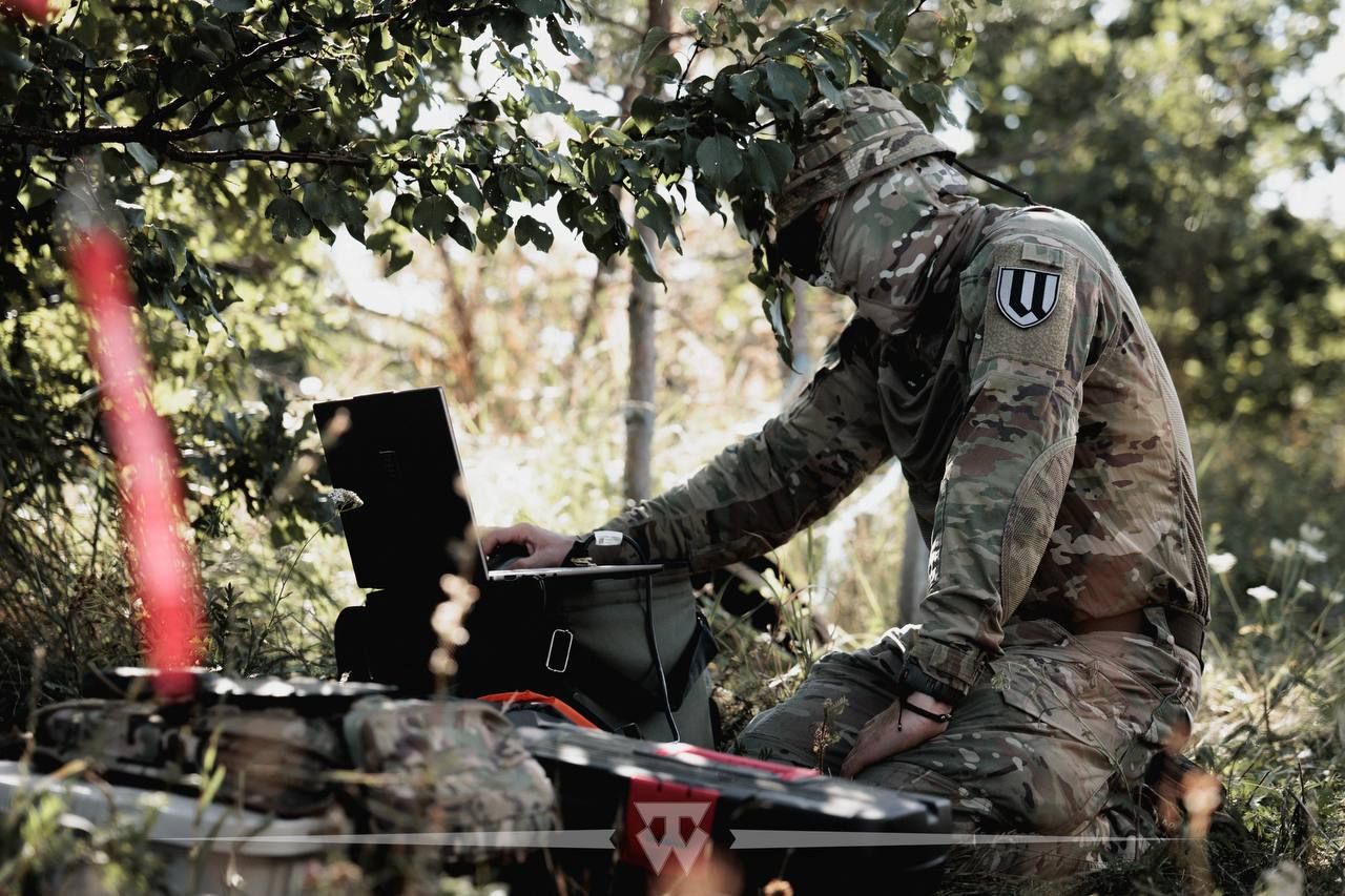 «Сич», «Добрий» і «Сакура»: у 58-й розповіли про екіпаж БпЛА «Avenger», де від кожного залежить життя побратима - фото 3