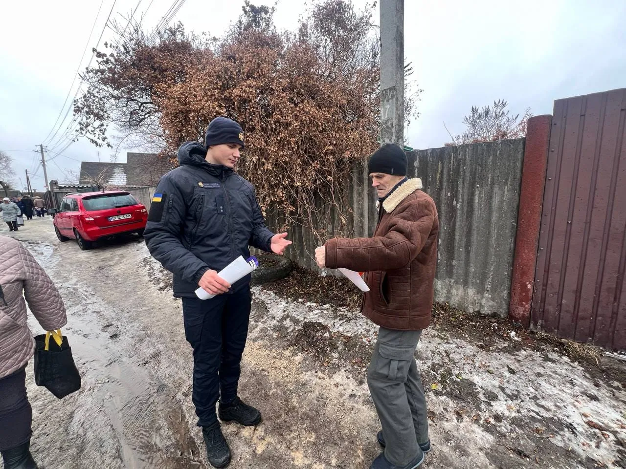 Світлини: Харківське районне управління ГУ ДСНС України в Харківській області Рятувальники нагадали мешканцям Нововодолажчини правила безпеки зимових свят на порталі Gromada Group