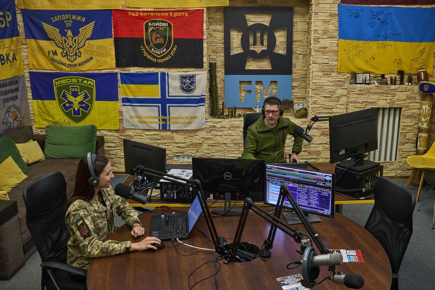 Голос оборони: як «Армія FM» стала радіостанцією для всіх українців Голос оборони: як «Армія FM» стала радіостанцією для всіх українців на порталі Gromada Group