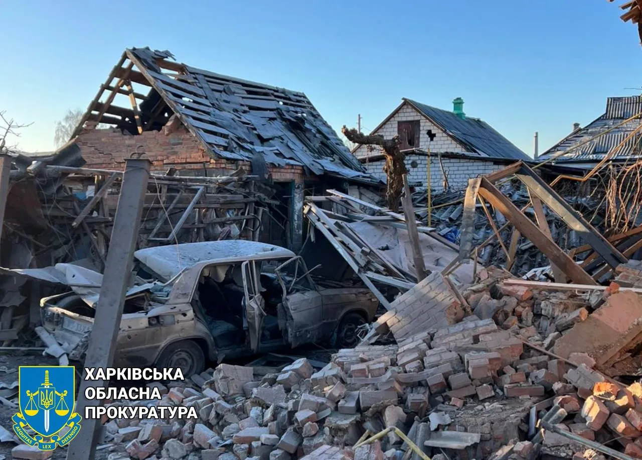 Фото: Харківська обласна прокуратура Росія вдарила керованими авіабомбами по Золочеву: поранена 14-річна дівчина та зруйновано будинки на порталі Gromada Group