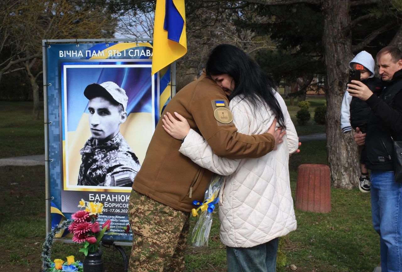 Полеглого під Липцями Павла Баранюка нагородили орденом «За мужність»: високу відзнаку вручили сестрі Захисника на порталі Gromada Group