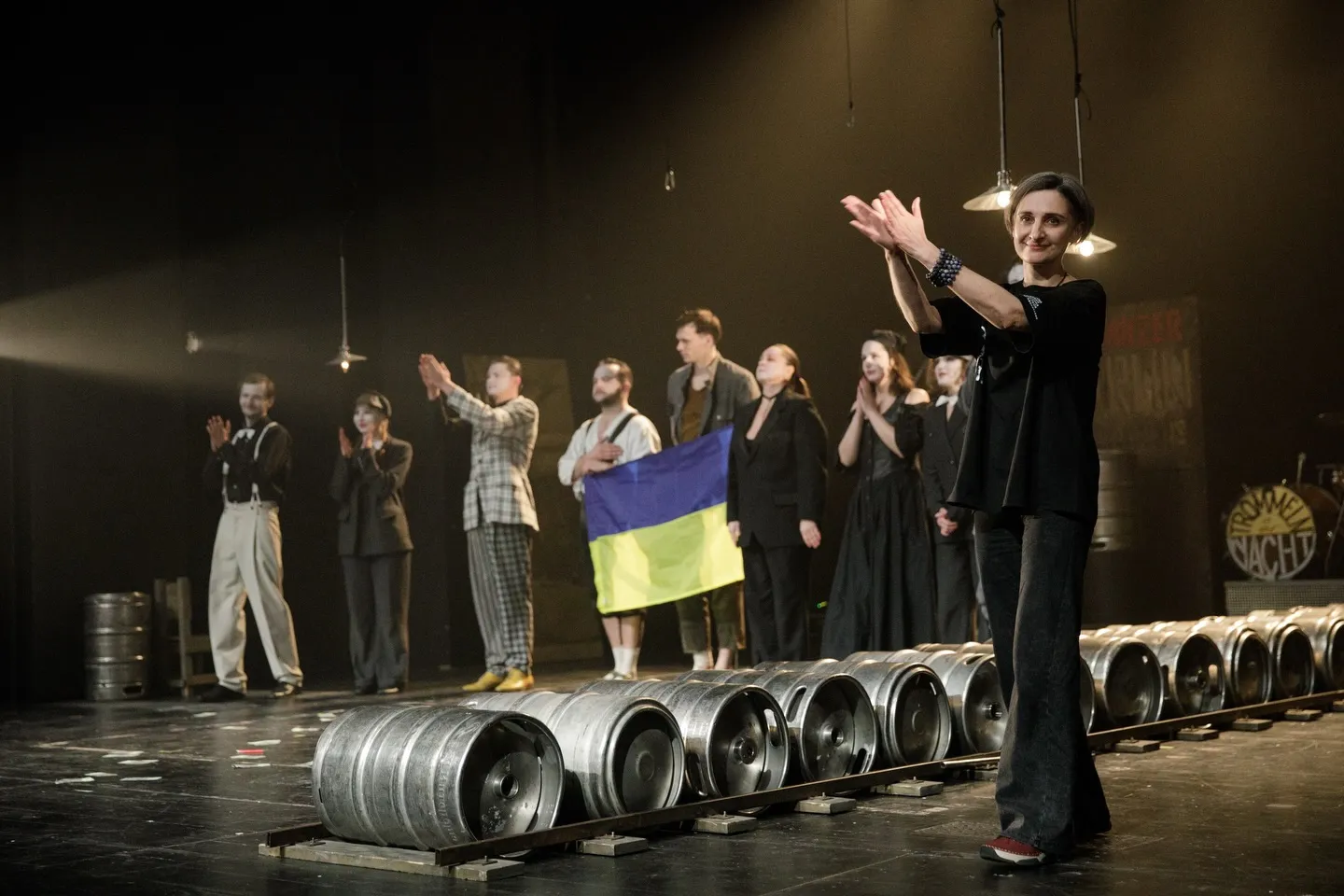 Головна світлина новини на сайті Gromada Group Фест «Місяць України» в Празі був із жирафом Монсом і мертвим солдатом Брехта по-харківськи на порталі Gromada Group