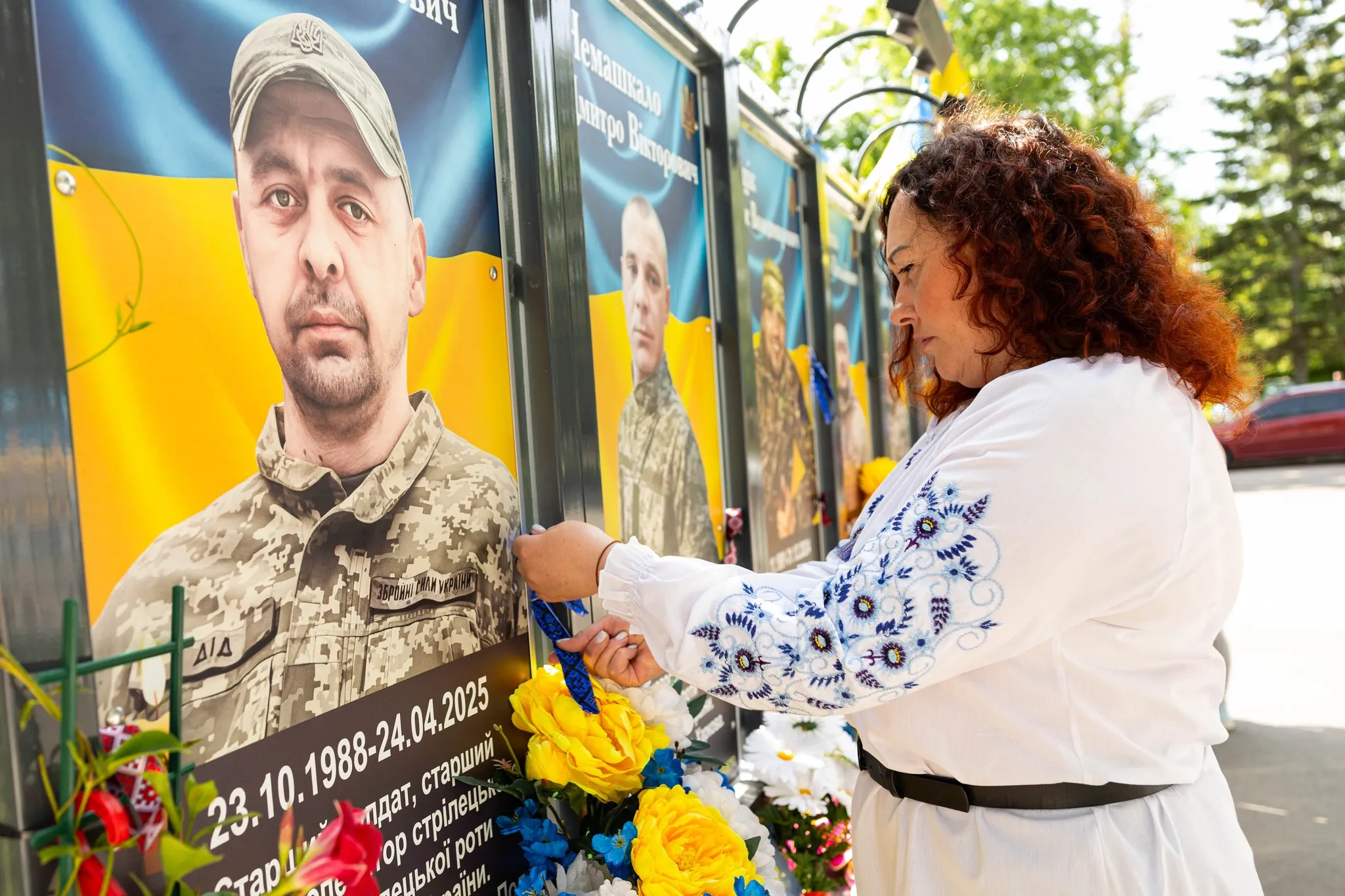 Світлини: Нововодолазька селищна рада У Новій Водолазі відбулася акція «Вишита стрічка пам’яті» на порталі Gromada Group