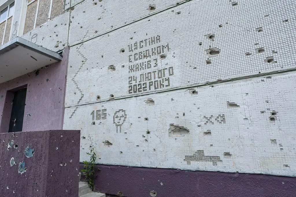 «In memoriam усіх нас»: мистецька інтервенція Віталія Кохана про пам’ять війни на Північній Салтівці в Харкові на порталі Gromada Group