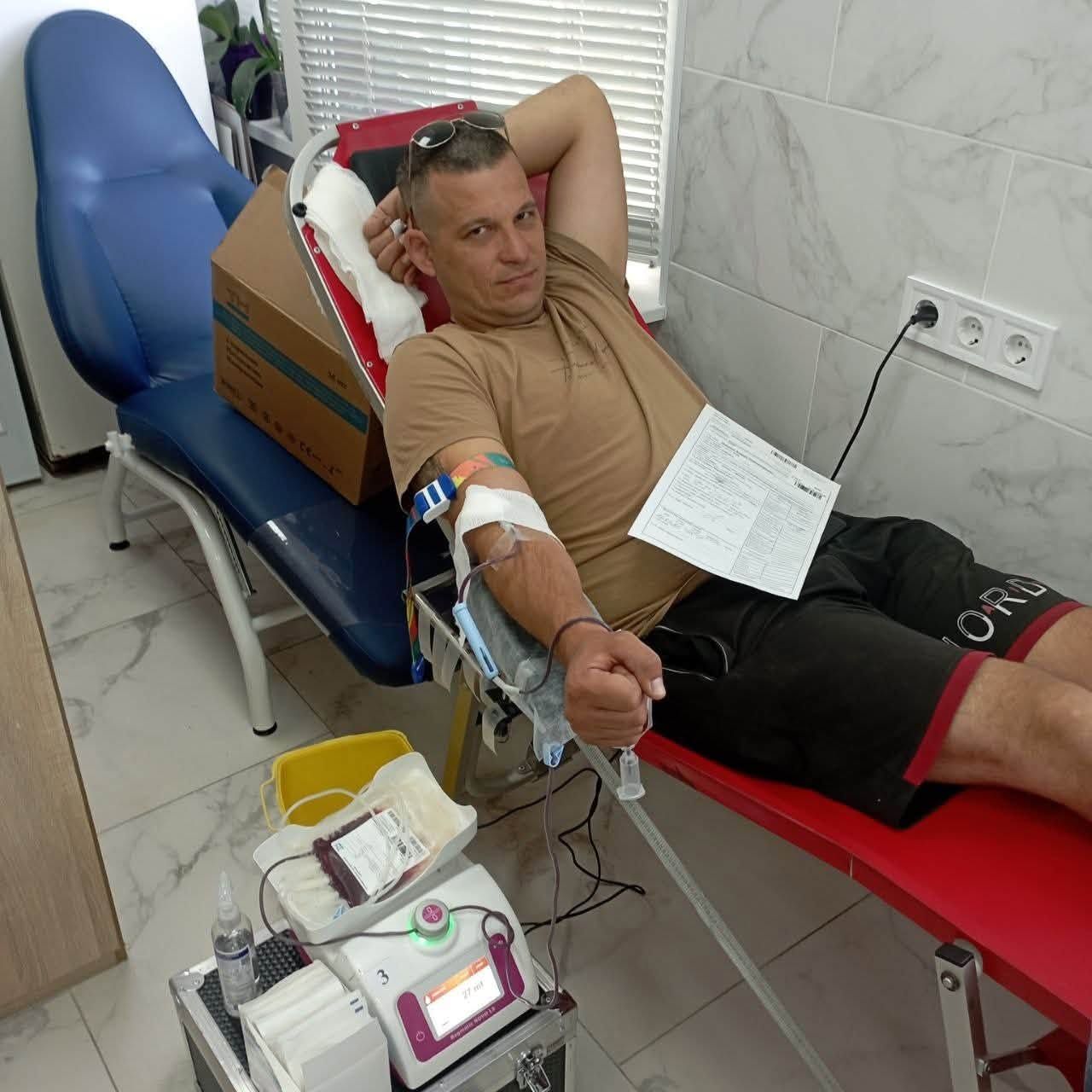 У Чугуєві 78 мешканців, зокрема поліцейські, здали кров для порятунку поранених та хворих - фото 3