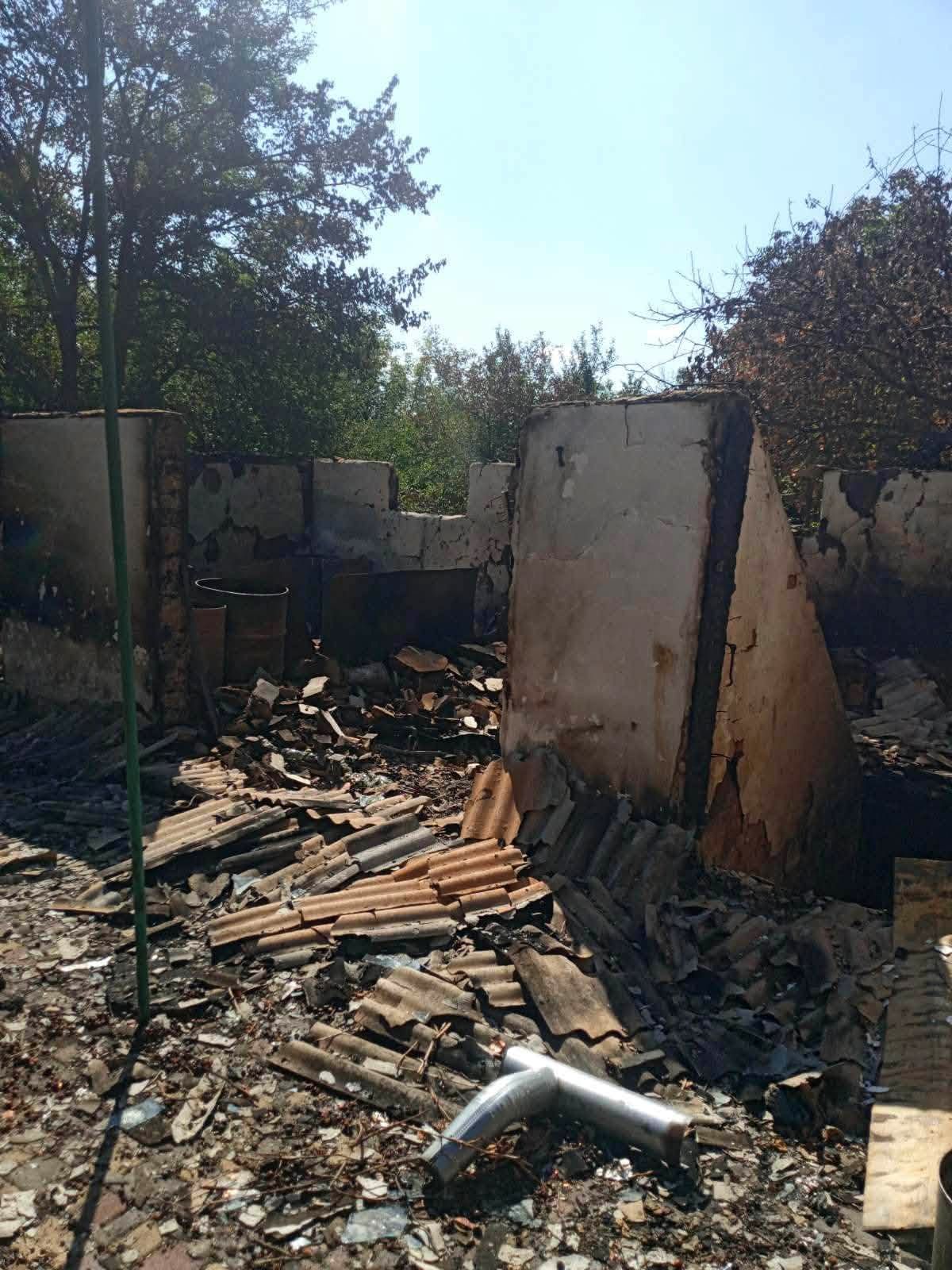 «Житло — це ж не відсоток уцілілих стін»: родина з Борової, у будинок якої влучив КАБ, мусить довести державі, що дому більше немає - фото 2