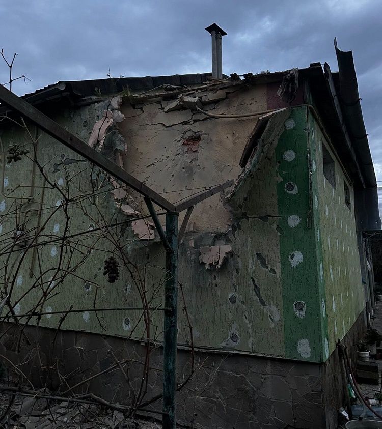 Минулої доби ворог обстріляв 14 мирних населених пунктів Харківщини, зокрема місто Харків - фото 8