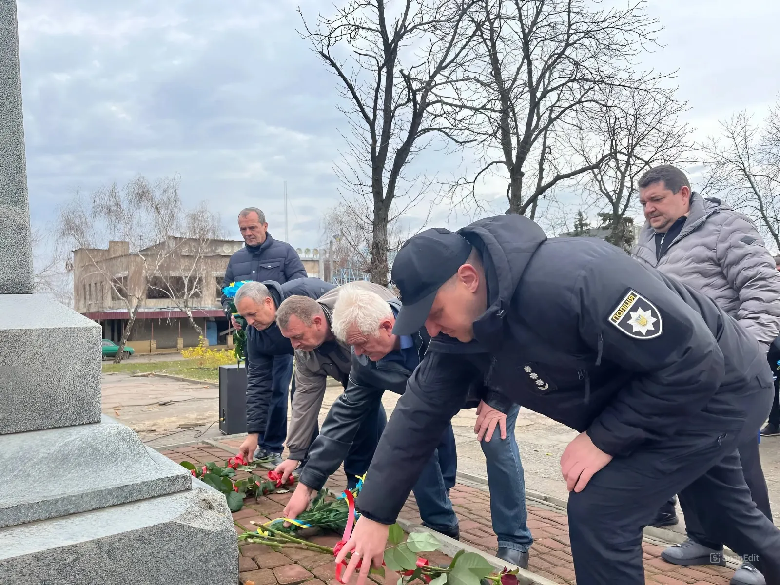Ізюмці відзначили День Гідності та Свободи покладанням квітів до памʼятника Тарасові Шевченку на порталі Gromada Group
