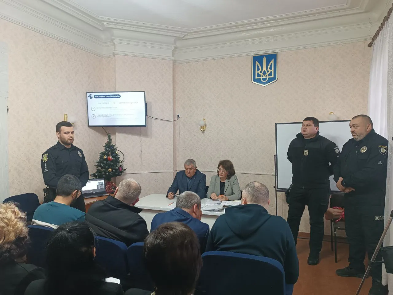 Джерело: Височанська селищна рада Поліцейські офіцери Височанської громади доповіли про річні здобутки на порталі Gromada Group