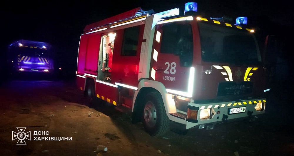 Світлини: ХОВА, ДСНС, ГУНП Минулої доби через ворожі обстріли на Харківщині загинуло подружжя, з руїн врятовано тільки їхнього песика на порталі Gromada Group