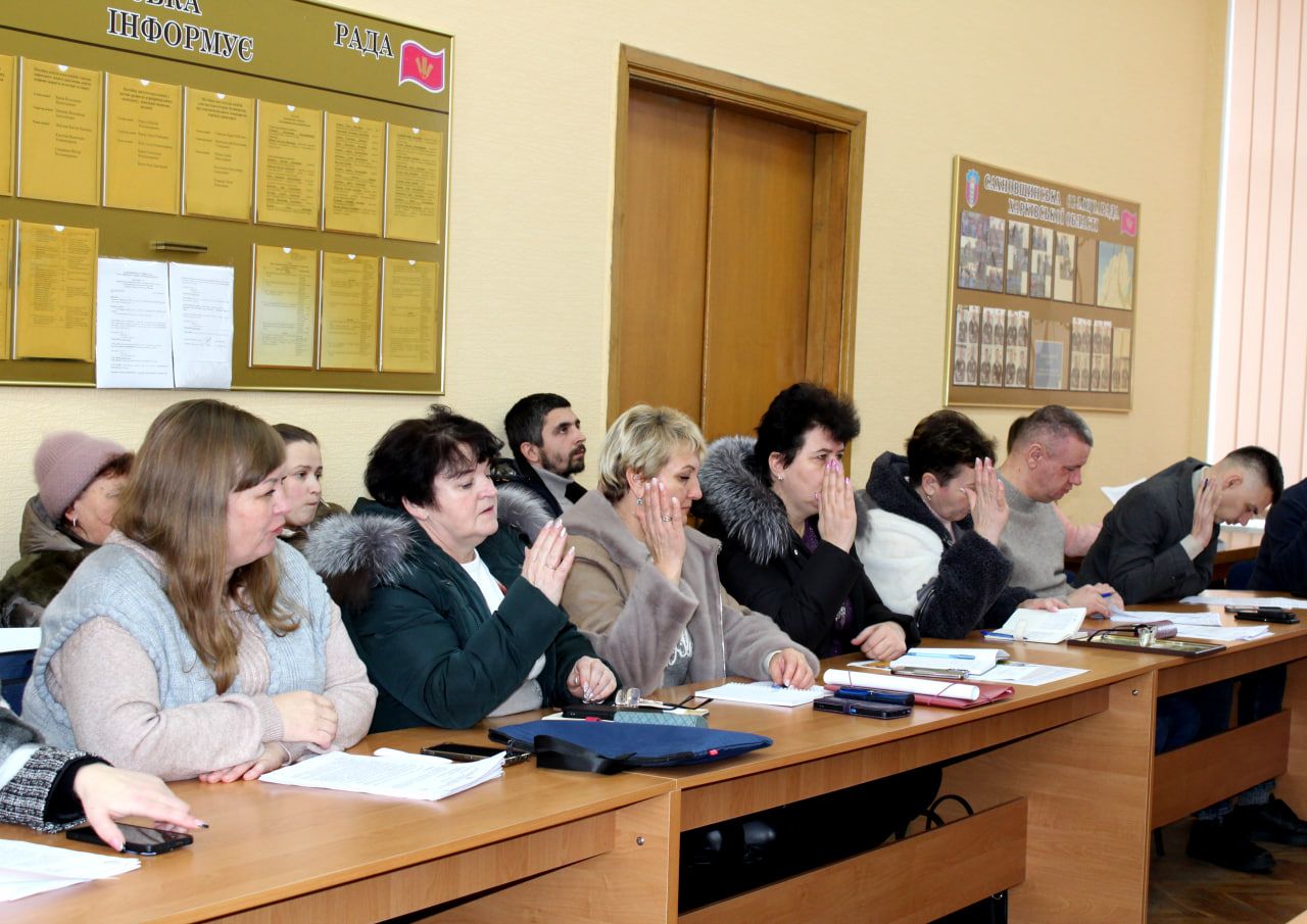 Що розглядали на засіданні виконкому Сахновщинської селищної ради? ВІДЕО на порталі Gromada Group