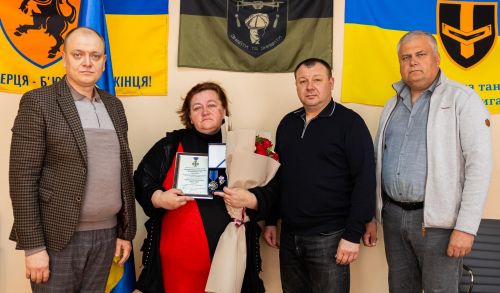 The award of the fallen Hero from Novovodolazhchyna was presented to his mother at the Gromada Group Media