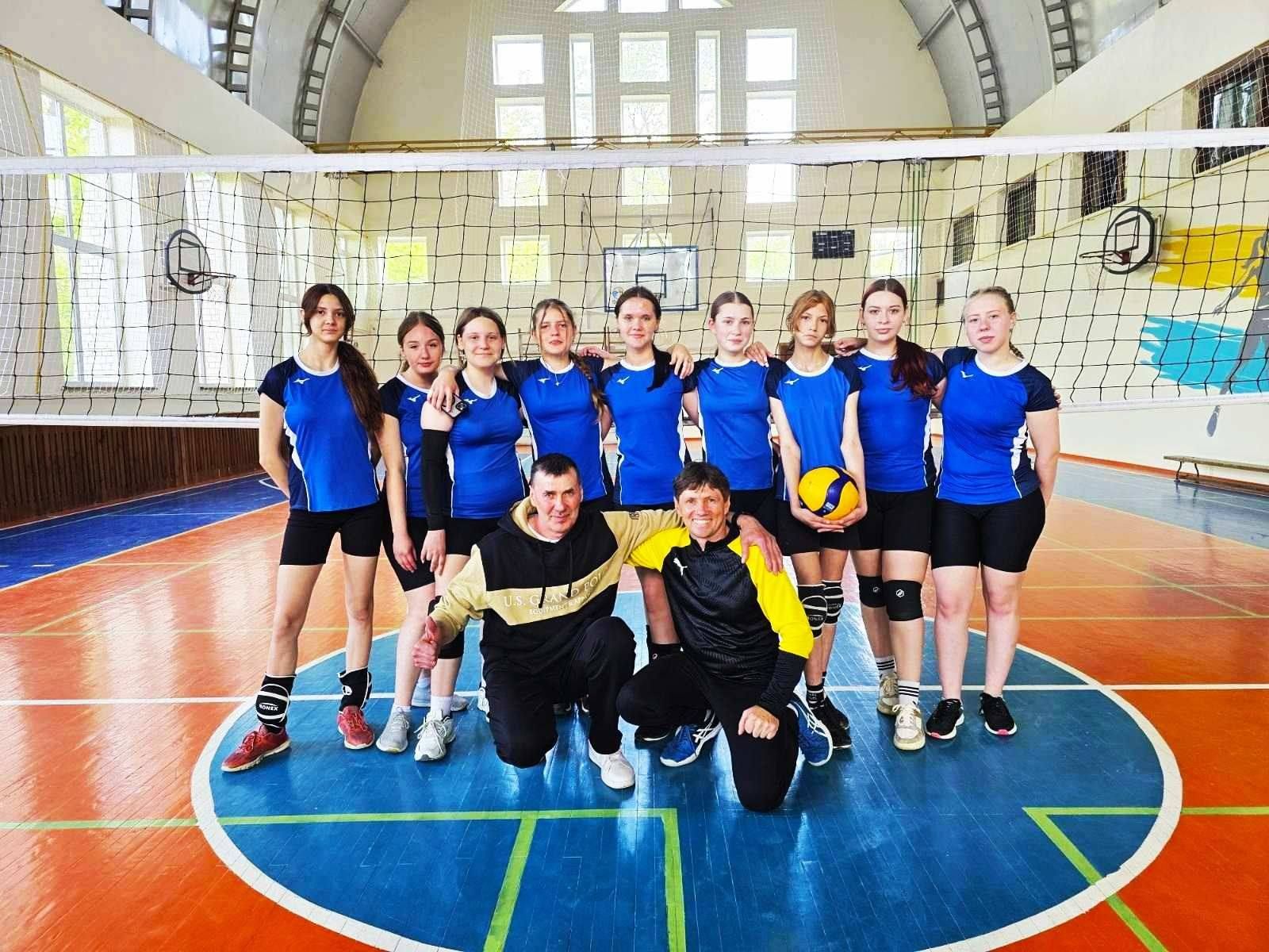 Головна світлина новини на сайті Gromada Group Волейболісти із Сахновщинської громади змагалися в Харкові на порталі Gromada Group