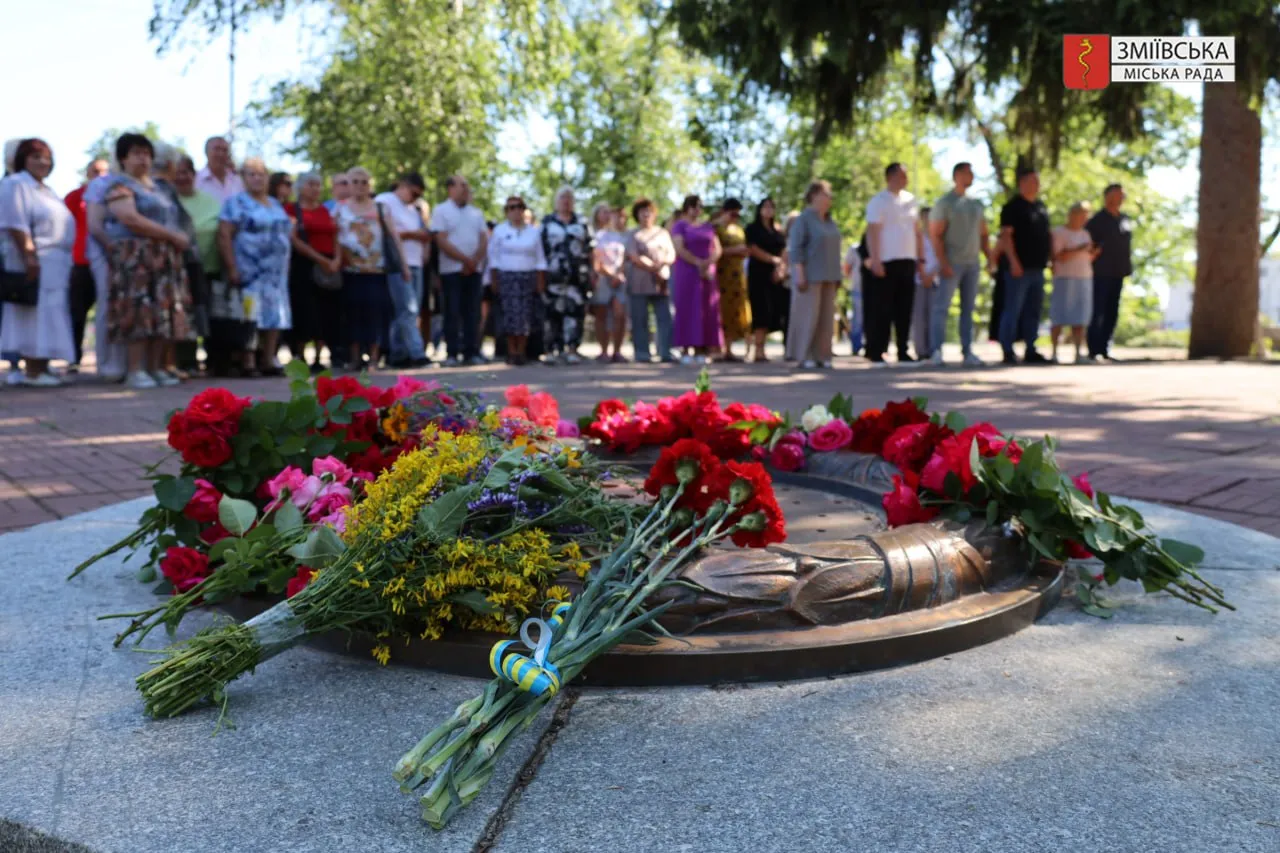 Фото: Зміївська міська рада У Змієві вшанували пам’ять жертв війни на порталі Gromada Group