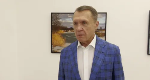 Art as Balance: Volodymyr Semynozhenko Presents the Exhibition "Landscape. Time. Mood" (VIDEO)   at the Gromada Group Media