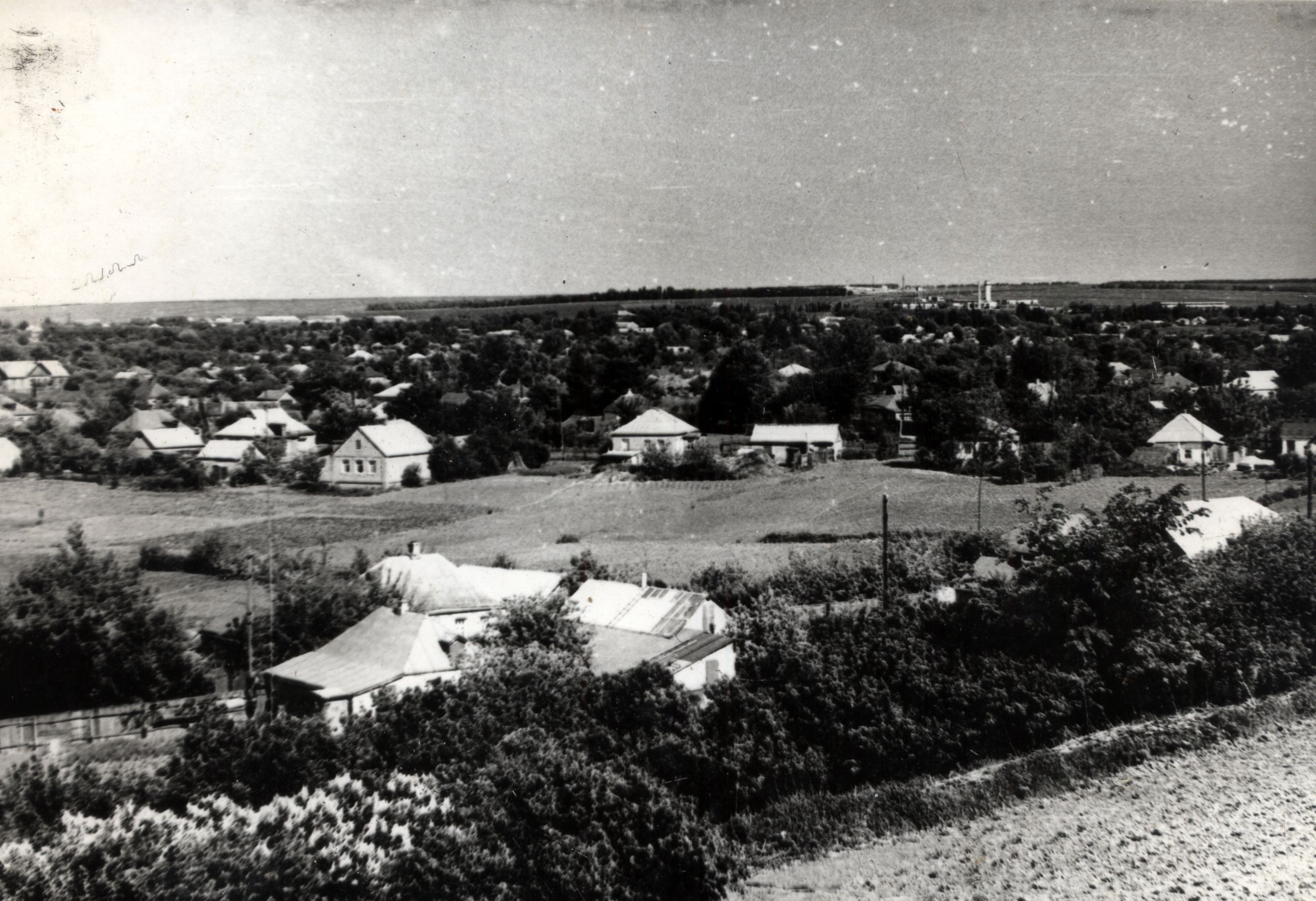 Фото Віктора Маньковського «Старі фотографії на стіл розклади»: у Липецькій громаді започаткували збір світлин на порталі Gromada Group
