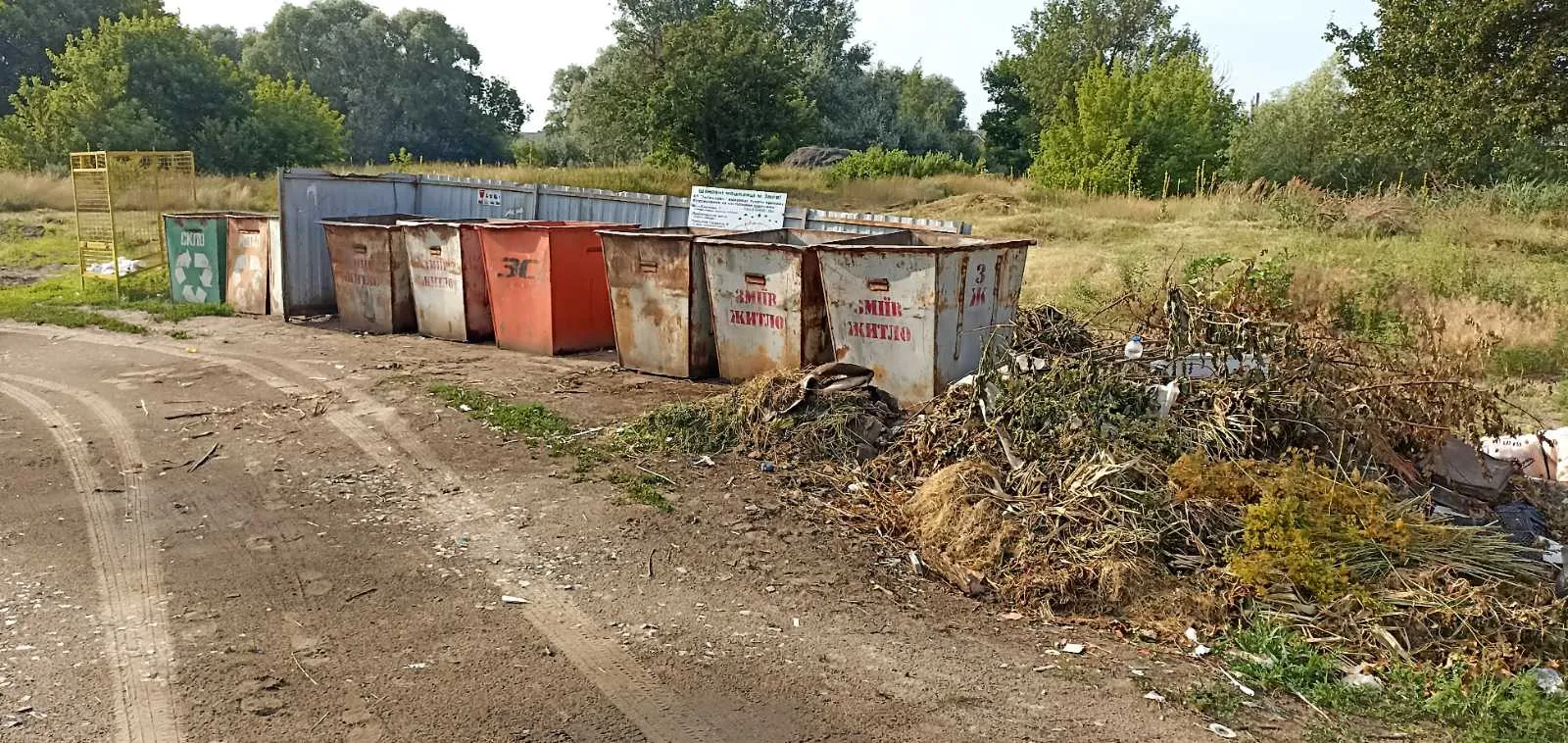Ілюстративне фото з соцмереж У Слобожанському оголосили конкурс на виконавця послуг з вивезення сміття на порталі Gromada Group