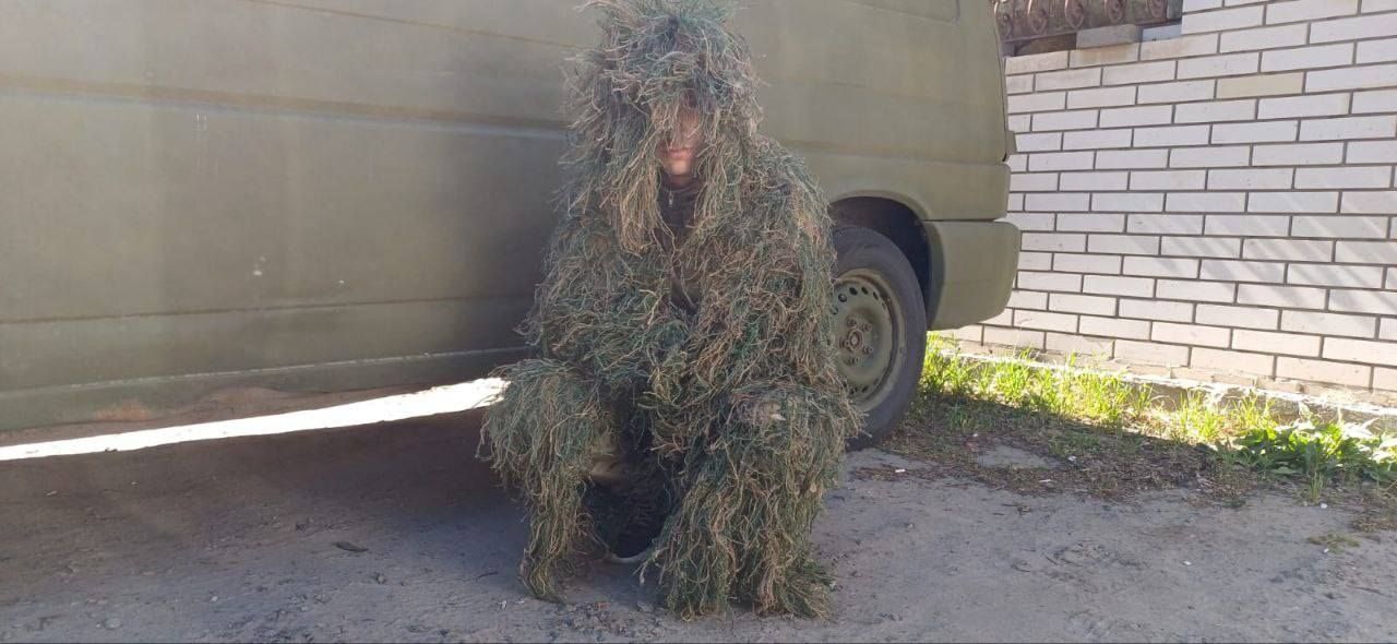 Світлини: ГО "Волонтери "Родина" Від онучок до бабусь: мешканки Нововодолазької громади налагодили виготовлення маскувальних “кікімор” для Захисників на порталі Gromada Group