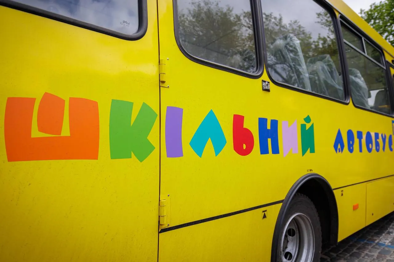 Нововодолазька громада отримала новий шкільний автобус на порталі Gromada Group