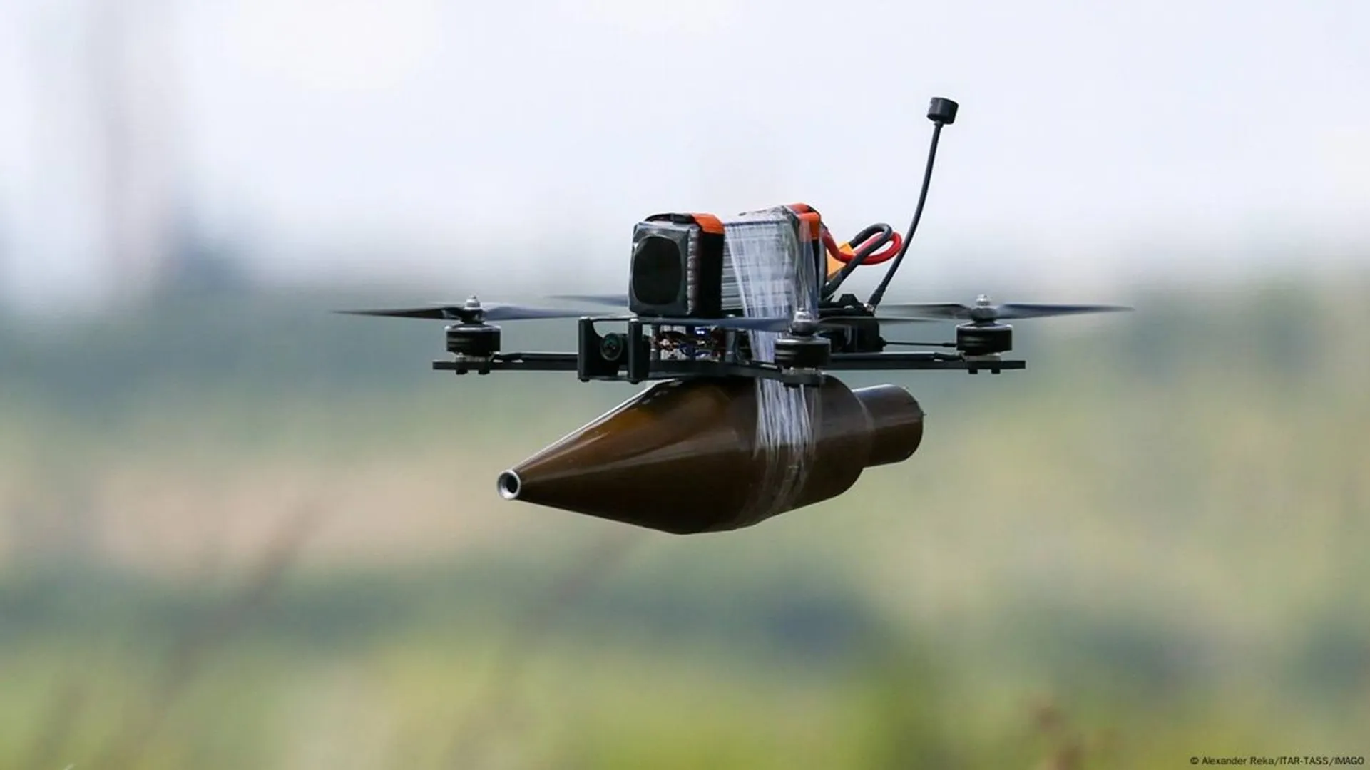 Сьогодні близько шостої ранку росіяни атакували FPV-дроном цивільний автомобіль, який рухався автодорогою з Козачої Лопані у бік Цупівки.