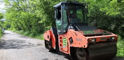 У Зміївській громаді триває ямковий ремонт доріг на порталі Gromada Group