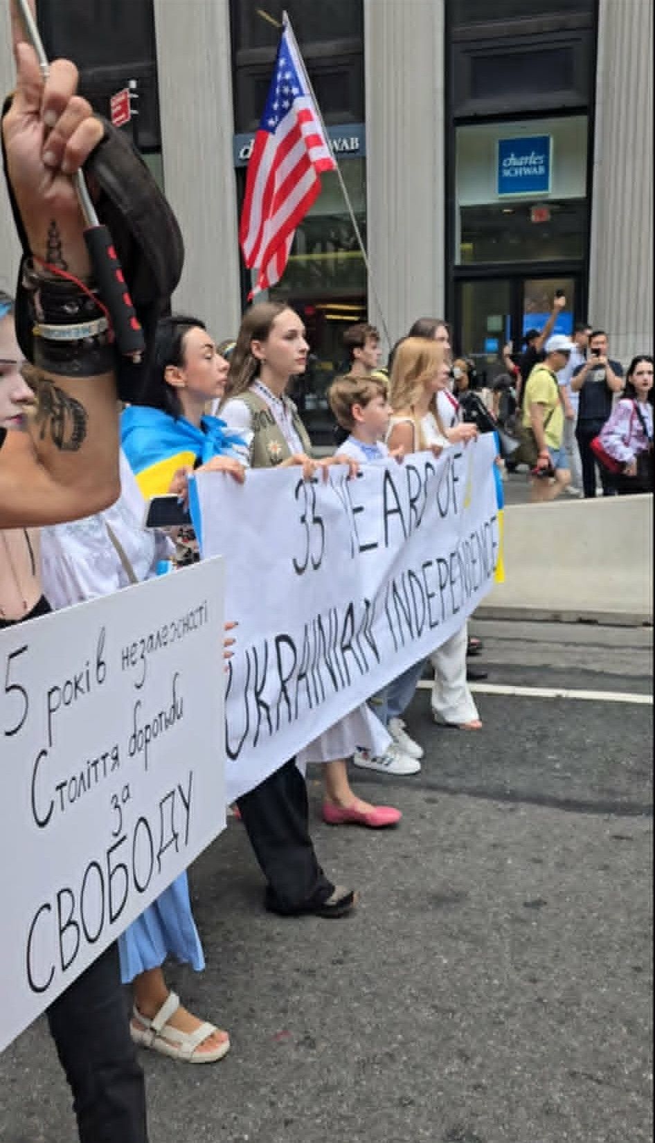 У Нью-Йорку відбулася традиційна урочиста хода на підтримку України - фото 1