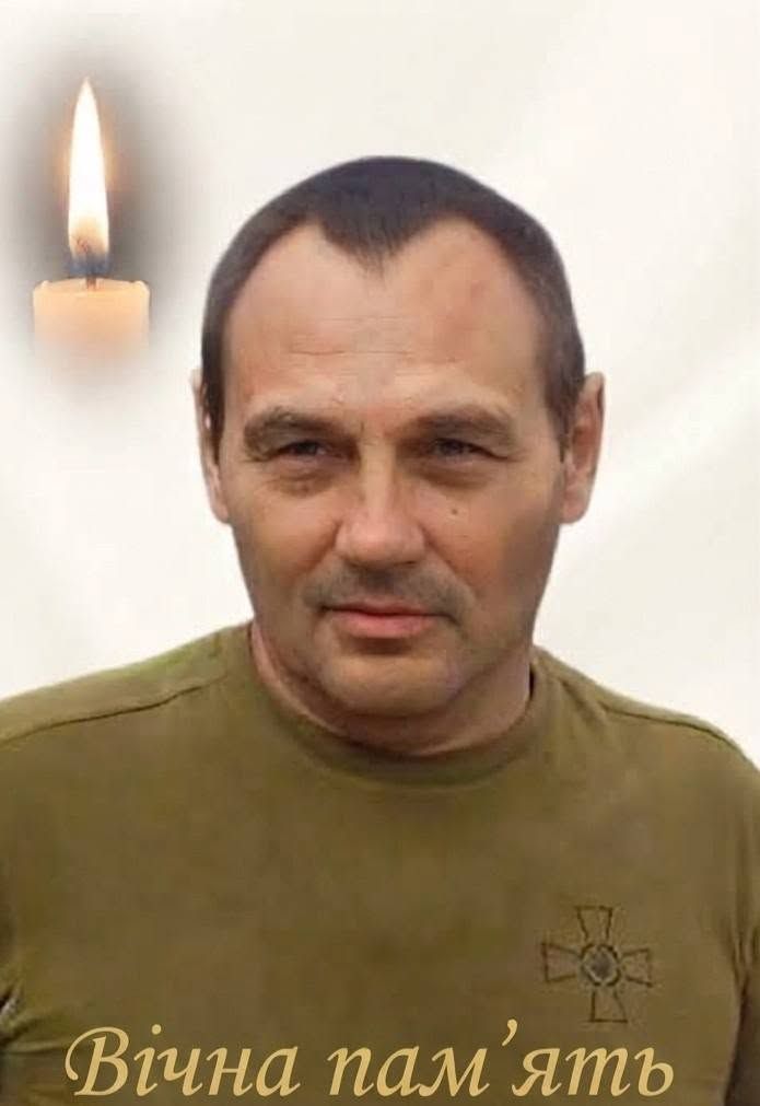 Понад три місяці боротьби: загиблого Захисника України з Липців Віталія Сирицю поховали поруч із сином Русланом - фото 1