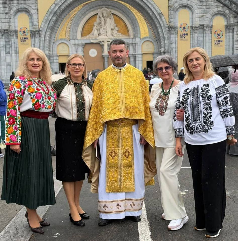«Пресвята Богородице, огорни своєю опікою наших рідних, усіх, кого носимо в серці, і нашу зболену Україну» - Неля Герман - фото 3