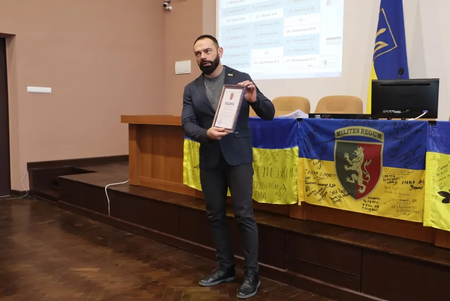 Златопільська міська рада отримала подяку від військових та ухвалила ключові рішення Златопільська міська рада отримала подяку від військових та ухвалила ключові рішення на порталі Gromada Group