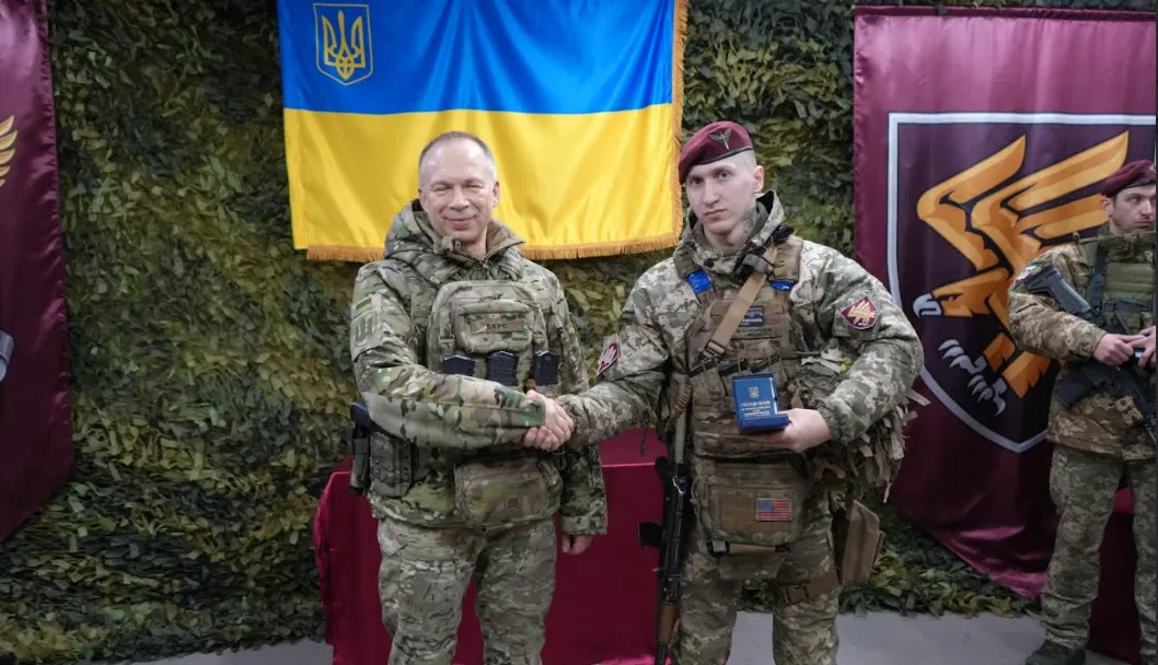 Фото Харківського ОТЦК та СП Олександр Сирський вручив захиснику із Харківщини Почесний нагрудний знак «Хрест хоробрих» на порталі Gromada Group