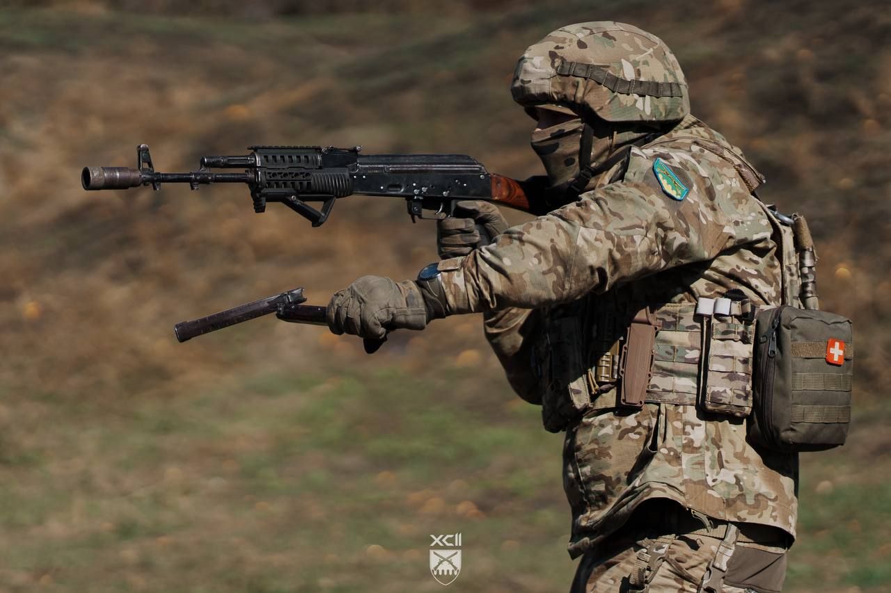Навіть досвідченим військовим потрібні постійні тренування: у 92-й бригаді показали, як штурмовий батальйон готується до нових загроз - фото 3