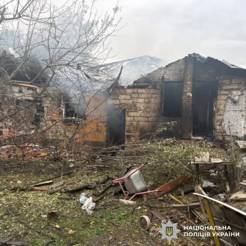 Двоє чоловіків у Черкаських Тишках зазнали поранень від повторного російського удару, коли гасили пожежу на порталі Gromada Group