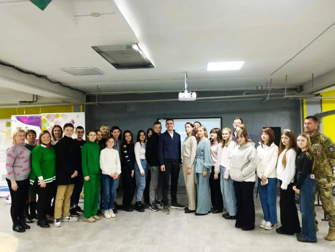 Фото: Краснокутська селищна рада Краснокутська молодь зустрілася з представниками Харківського обласного центру молоді та Краснокутського молодіжного центру на порталі Gromada Group